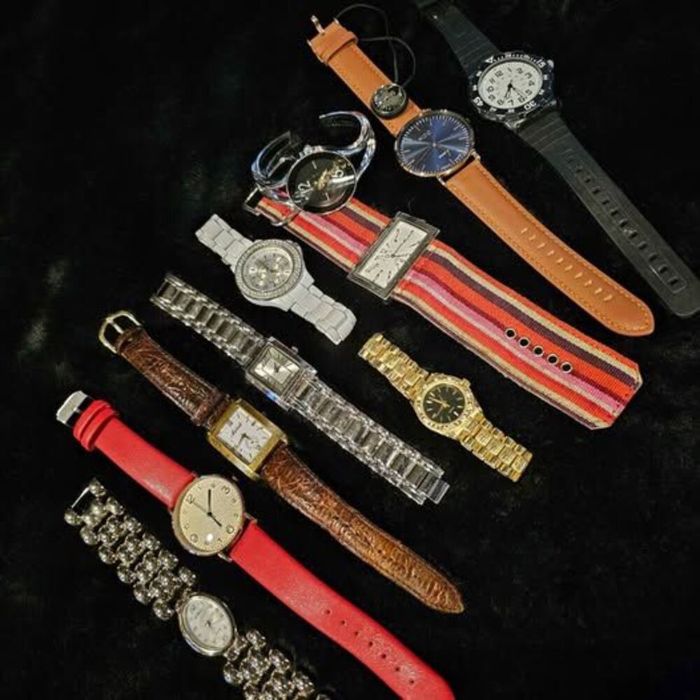 Lot #903 of working watches